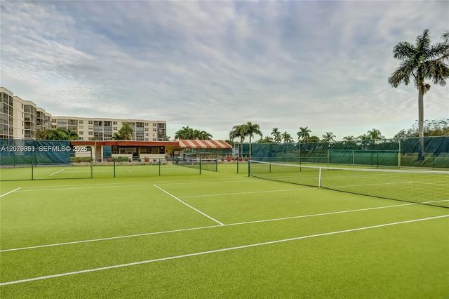 8941 S Hollybrook Boulevard 205, Pembroke Pines, FL 33025