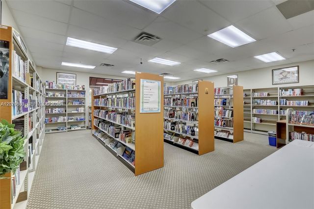 8941 S Hollybrook Boulevard 205, Pembroke Pines, FL 33025