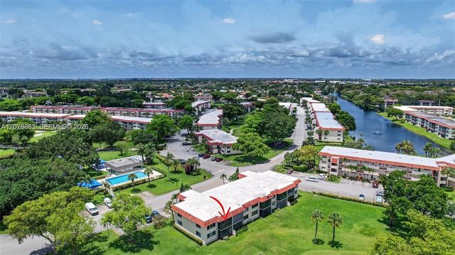 8941 S Hollybrook Boulevard 205, Pembroke Pines, FL 33025