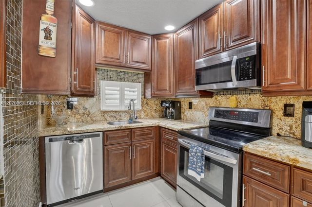 8941 S Hollybrook Boulevard 205, Pembroke Pines, FL 33025