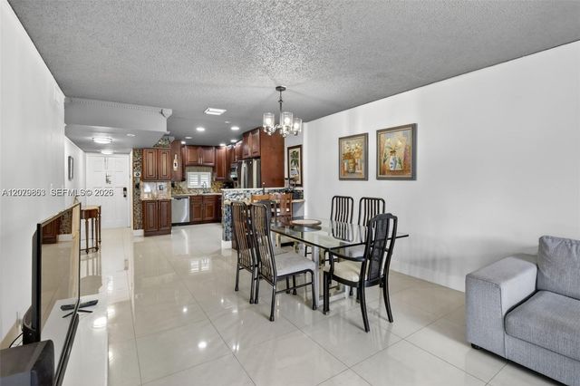 8941 S Hollybrook Boulevard 205, Pembroke Pines, FL 33025