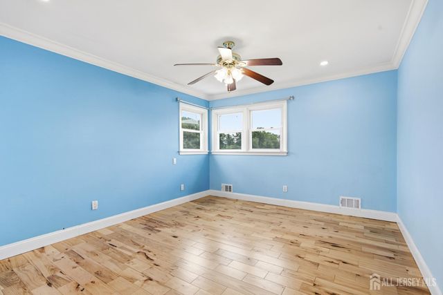 264 E George Place E, Iselin, NJ 08830
