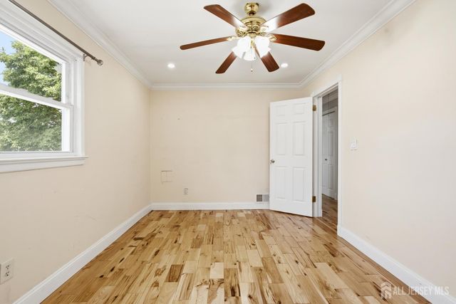 264 E George Place E, Iselin, NJ 08830