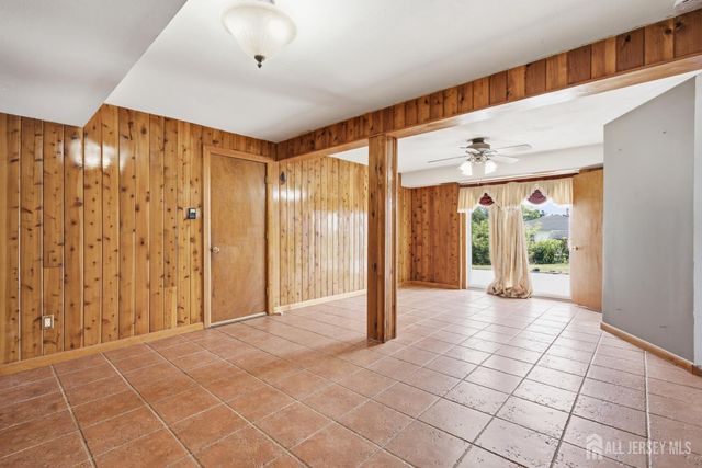 264 E George Place E, Iselin, NJ 08830