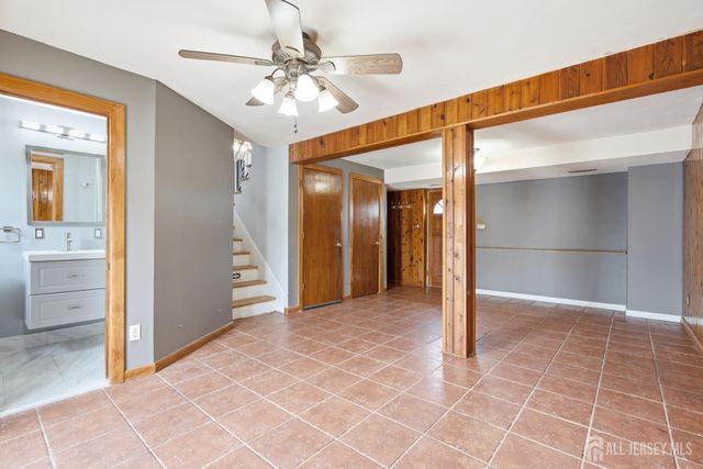 264 E George Place E, Iselin, NJ 08830