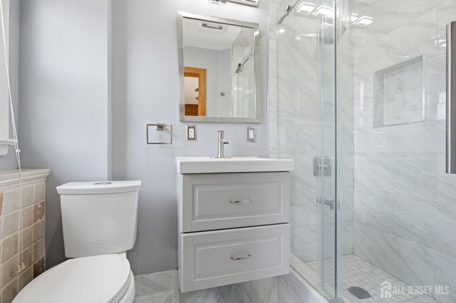 264 E George Place E, Iselin, NJ 08830