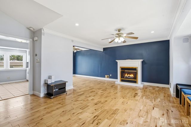 264 E George Place E, Iselin, NJ 08830