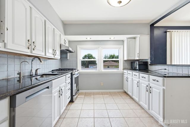 264 E George Place E, Iselin, NJ 08830