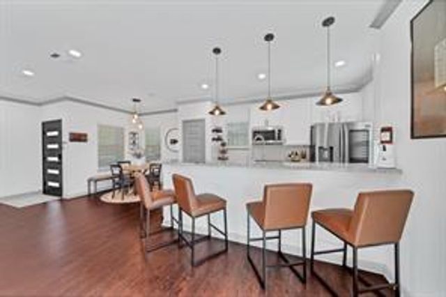 907 Frio Street, Houston, TX 77012