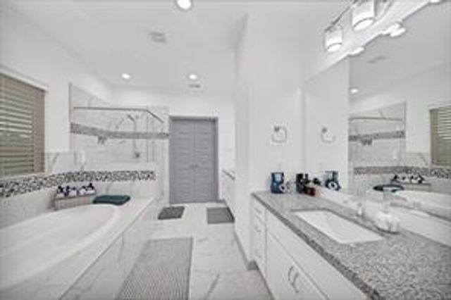 907 Frio Street, Houston, TX 77012