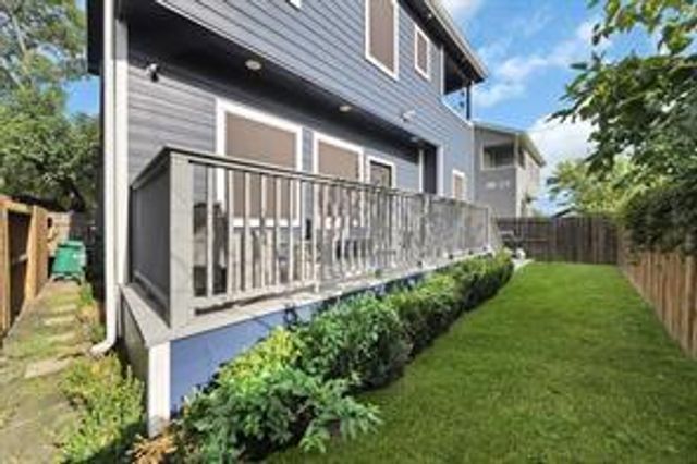 907 Frio Street, Houston, TX 77012