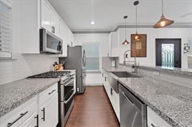 907 Frio Street, Houston, TX 77012