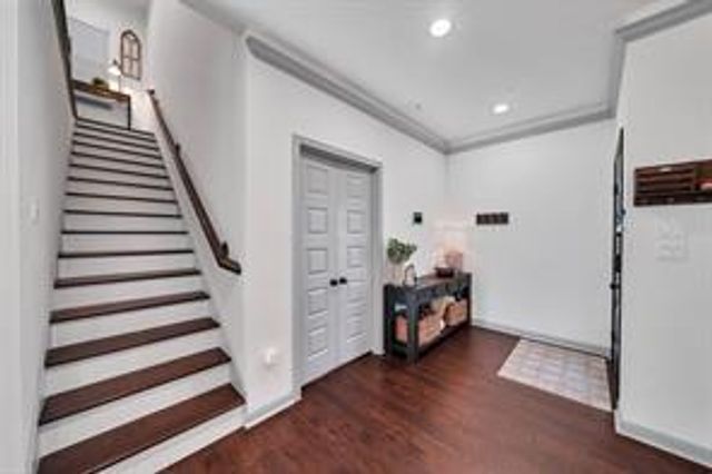 907 Frio Street, Houston, TX 77012