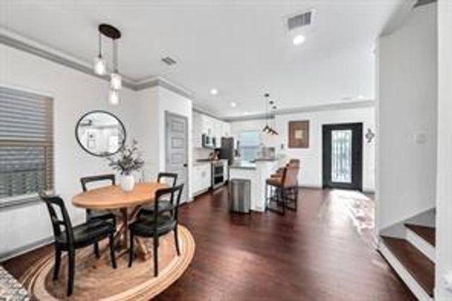 907 Frio Street, Houston, TX 77012