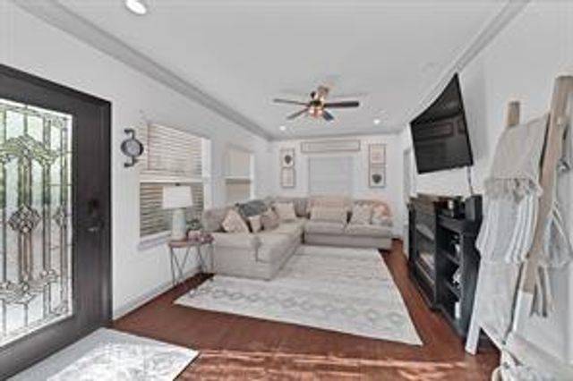 907 Frio Street, Houston, TX 77012