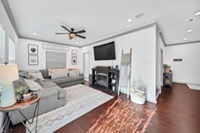 907 Frio Street, Houston, TX 77012