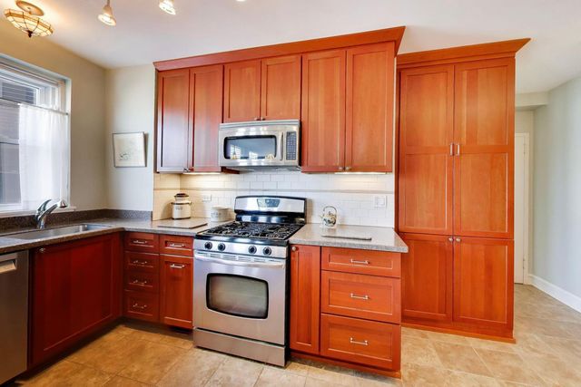 1585 Ridge Avenue 505, Evanston, IL 60201