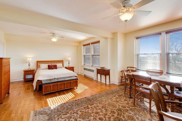 1585 Ridge Avenue 505, Evanston, IL 60201