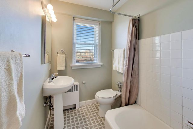 1585 Ridge Avenue 505, Evanston, IL 60201