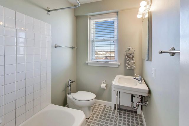 1585 Ridge Avenue 505, Evanston, IL 60201