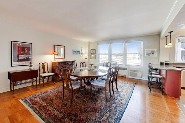 1585 Ridge Avenue 505, Evanston, IL 60201