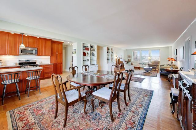 1585 Ridge Avenue 505, Evanston, IL 60201