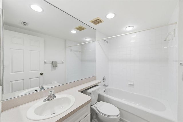 1200 COUNTRY CLUB DRIVE 1404, Largo, FL 33771