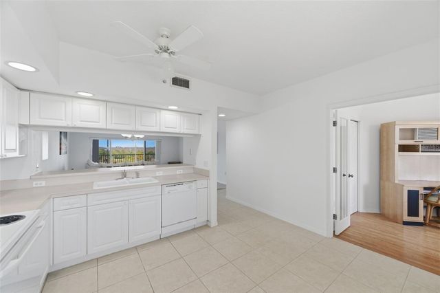 1200 COUNTRY CLUB DRIVE 1404, Largo, FL 33771