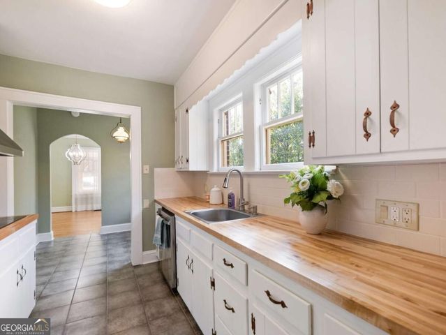 1391 Jefferson Avenue, East Point, GA 30344