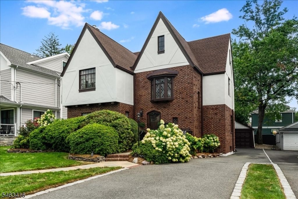 28 S Mountain Rd, Millburn Twp., NJ 07041 — exterior