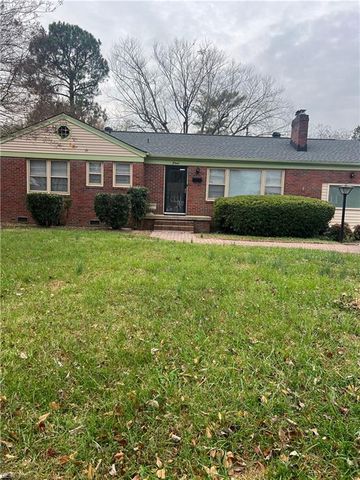 11 Markham DR, Hampton, VA 23669