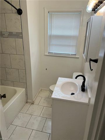 11 Markham DR, Hampton, VA 23669