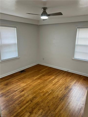 11 Markham DR, Hampton, VA 23669