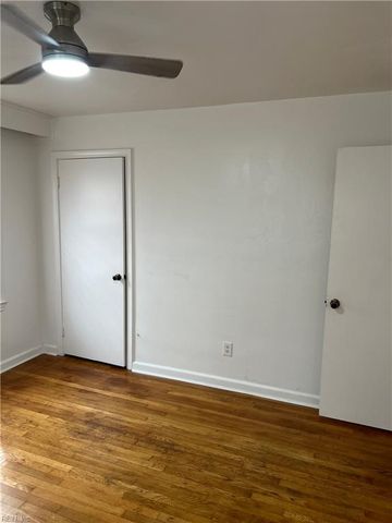 11 Markham DR, Hampton, VA 23669