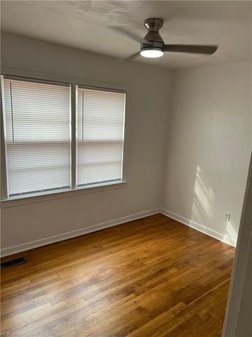 11 Markham DR, Hampton, VA 23669