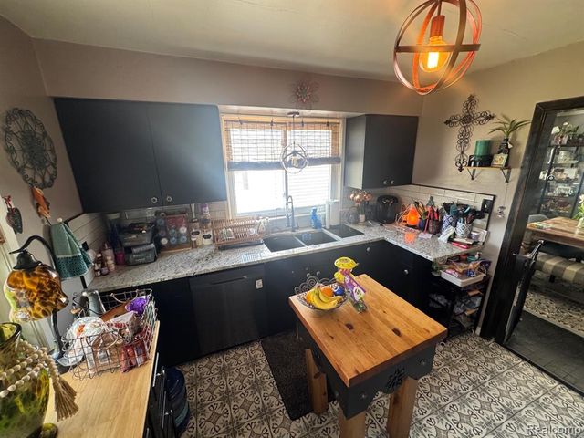 22503 Pleasant Avenue, Eastpointe, MI 48021