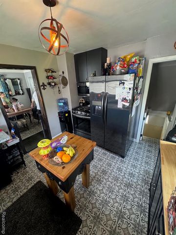 22503 Pleasant Avenue, Eastpointe, MI 48021