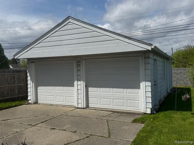 22503 Pleasant Avenue, Eastpointe, MI 48021