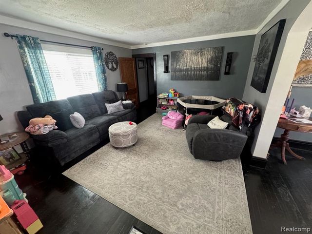 22503 Pleasant Avenue, Eastpointe, MI 48021
