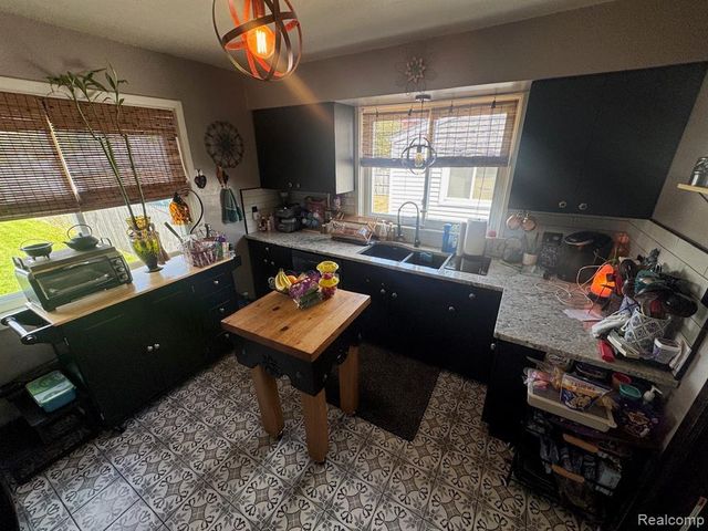 22503 Pleasant Avenue, Eastpointe, MI 48021