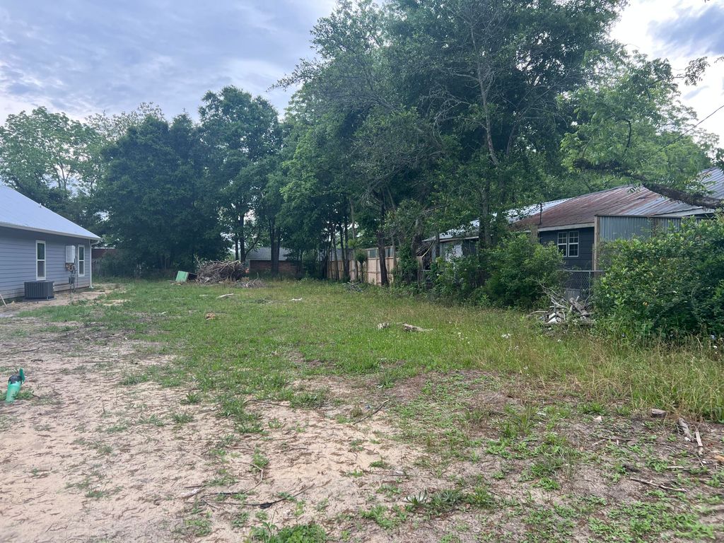 866 W Orange Avenue, Defuniak Springs, FL 32435