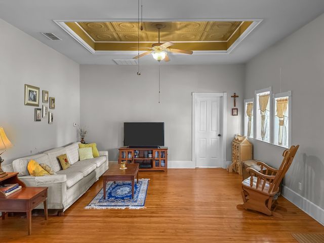 303 E Mclain, Iredell, TX 76649