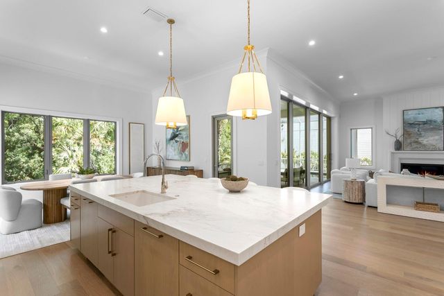 423 S ROYAL POINCIANA DRIVE, Tampa, FL 33609