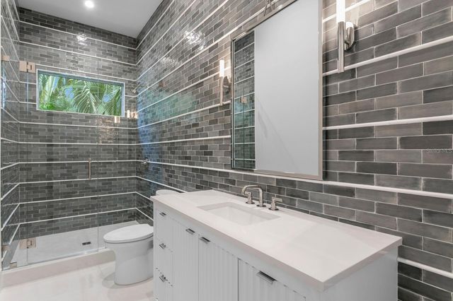 423 S ROYAL POINCIANA DRIVE, Tampa, FL 33609