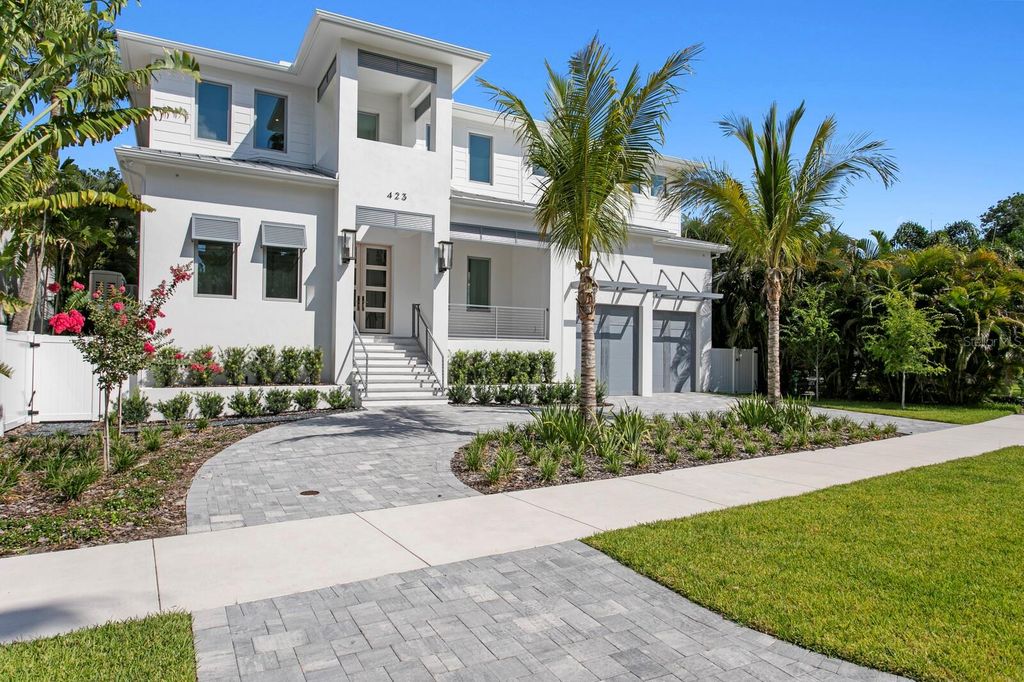 Image 1 of property listing at 423 S ROYAL POINCIANA DRIVE, Tampa, FL 33609