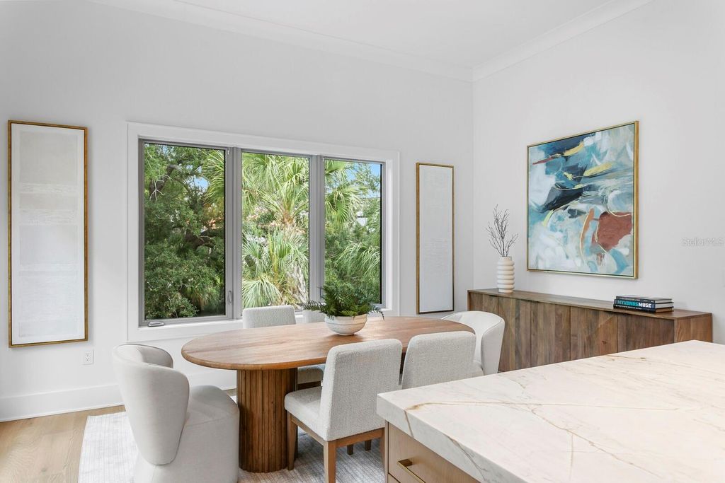 Image 17 of property listing at 423 S ROYAL POINCIANA DRIVE, Tampa, FL 33609