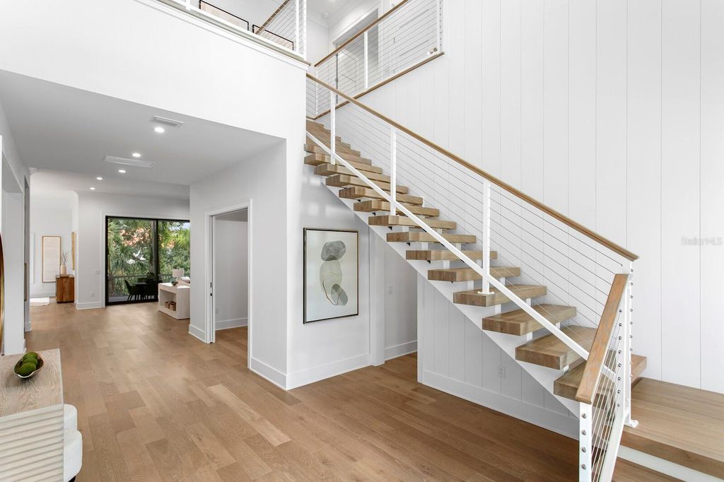 Image 25 of property listing at 423 S ROYAL POINCIANA DRIVE, Tampa, FL 33609