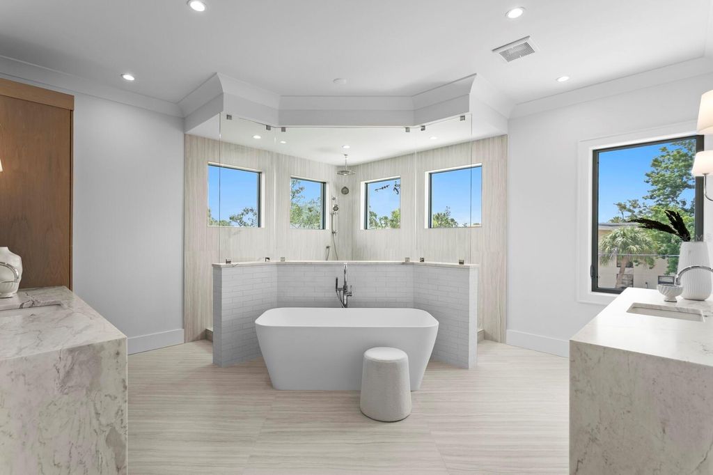 Image 31 of property listing at 423 S ROYAL POINCIANA DRIVE, Tampa, FL 33609