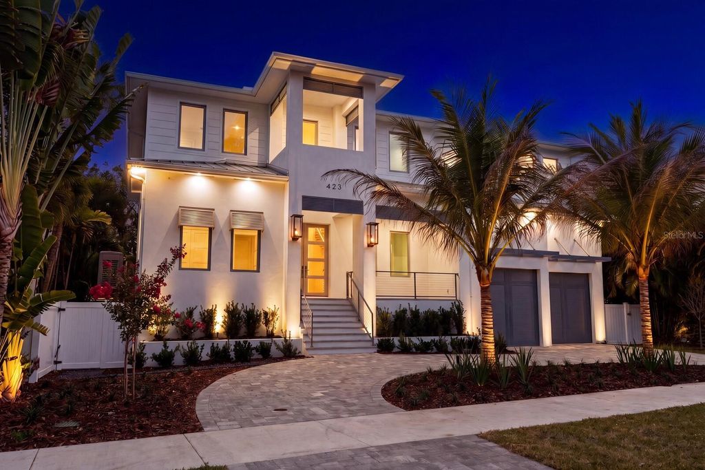 Image 52 of property listing at 423 S ROYAL POINCIANA DRIVE, Tampa, FL 33609