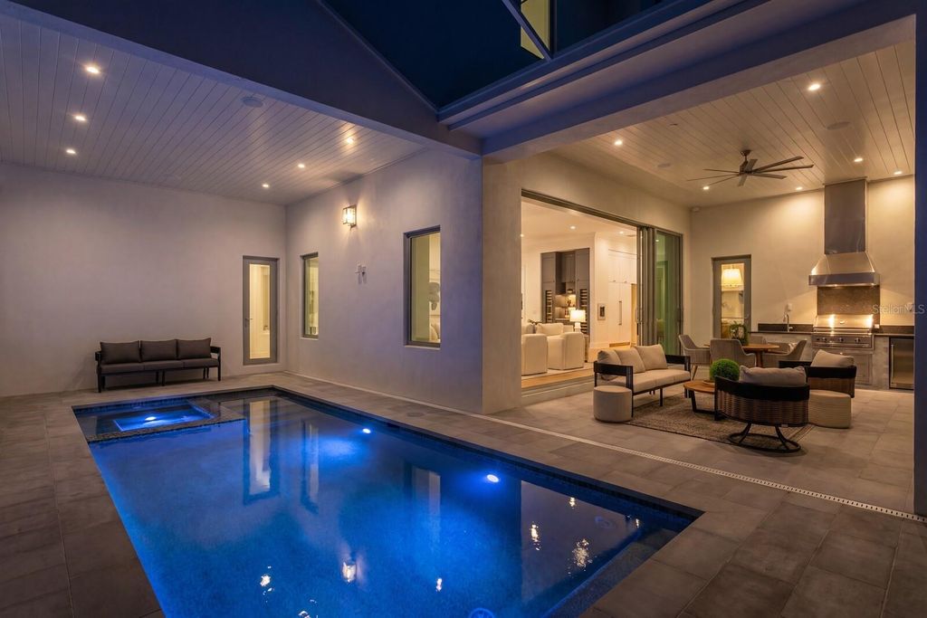 Image 53 of property listing at 423 S ROYAL POINCIANA DRIVE, Tampa, FL 33609
